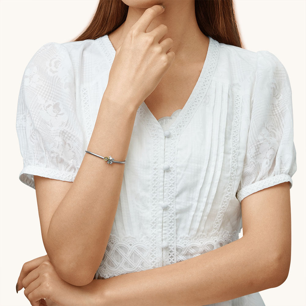 Gnoce Little Bear Embraces Sunflower Charm_4