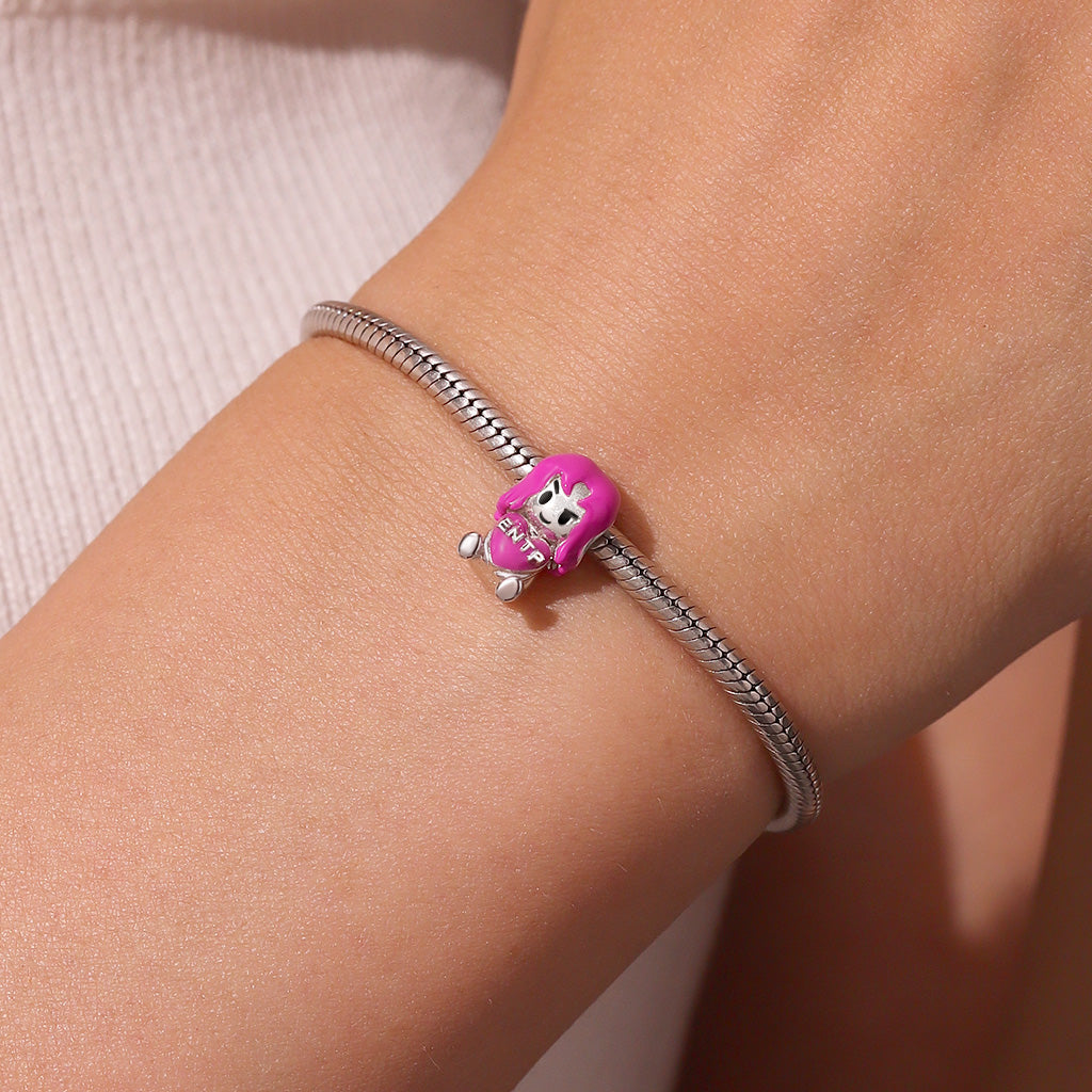 Gnoce MBTI ENTP Personality Type Embraces Love Charm_6