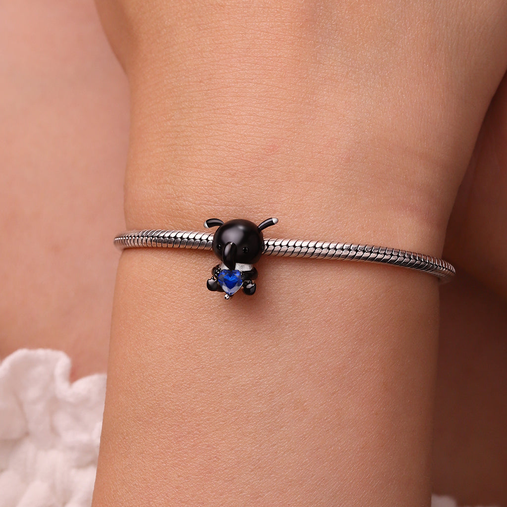 Gnoce Malayan Tapir Embraces Heart Charm_5