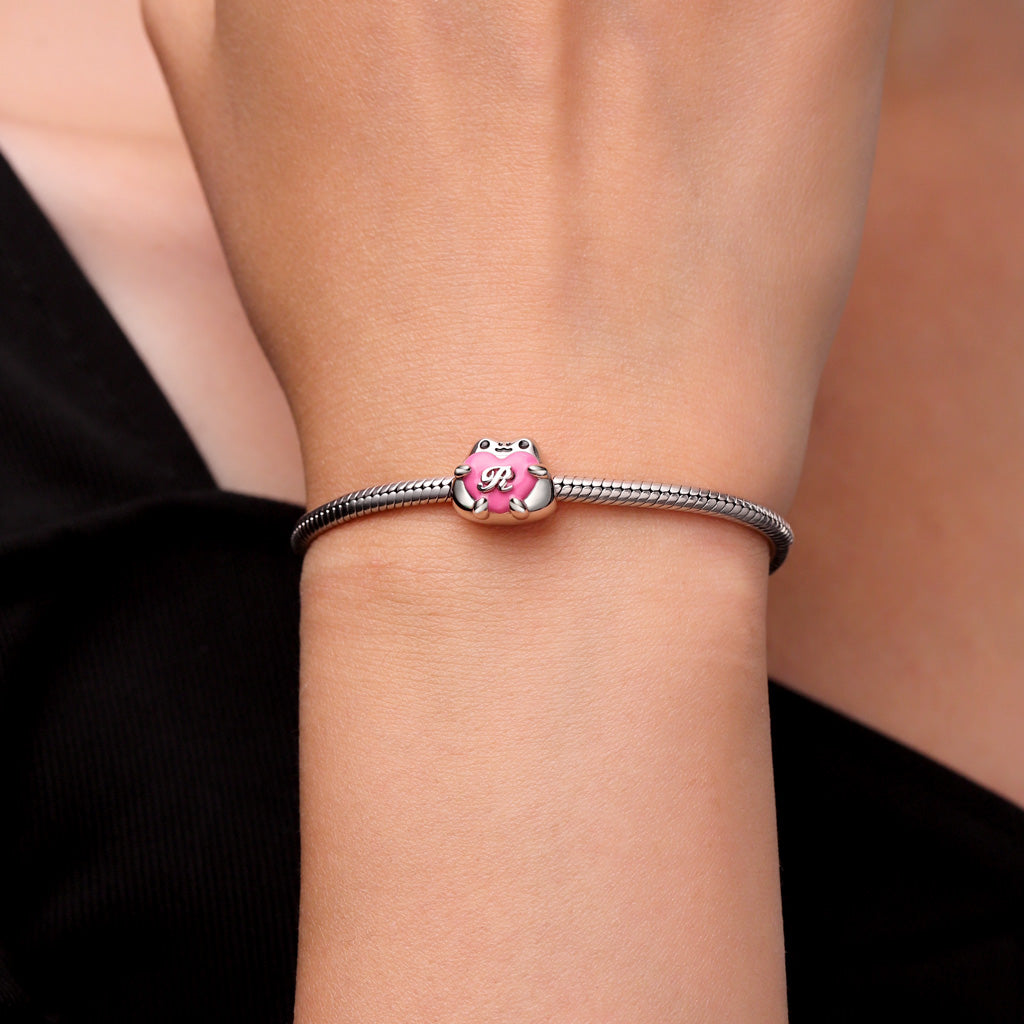 Gnoce Engravable Cute Frog Embraces Heart Charm_6