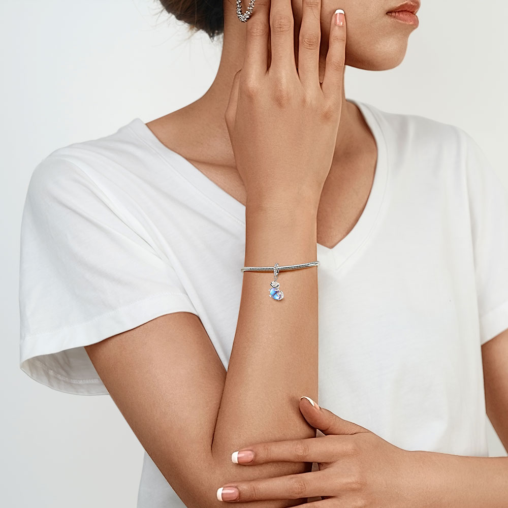 Gnoce Lizard Embraces Moonstone Charm_4