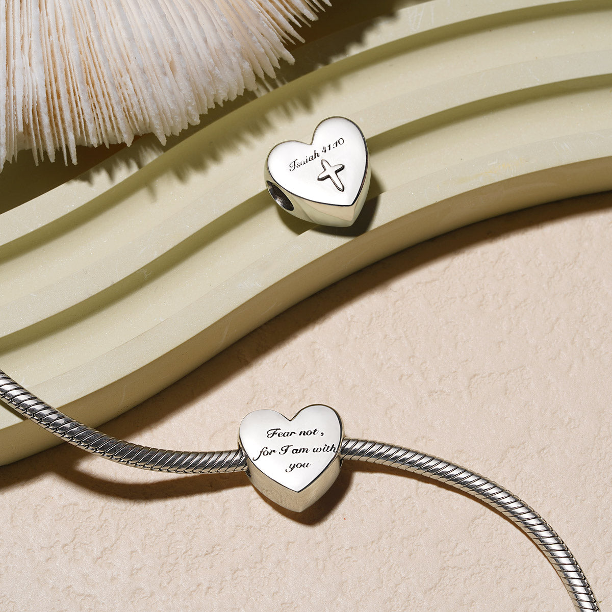 Gnoce Sparkling Bible Heart Charm_3