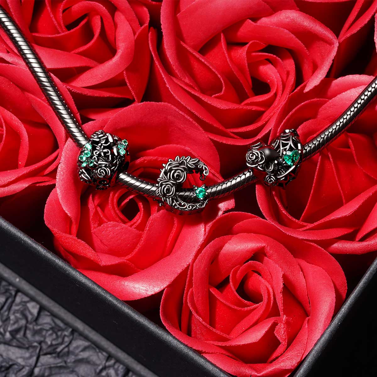 Gnoce Dark Rose Skull Heart Charm_3