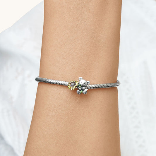 Gnoce Little Bear Embraces Sunflower Charm_5