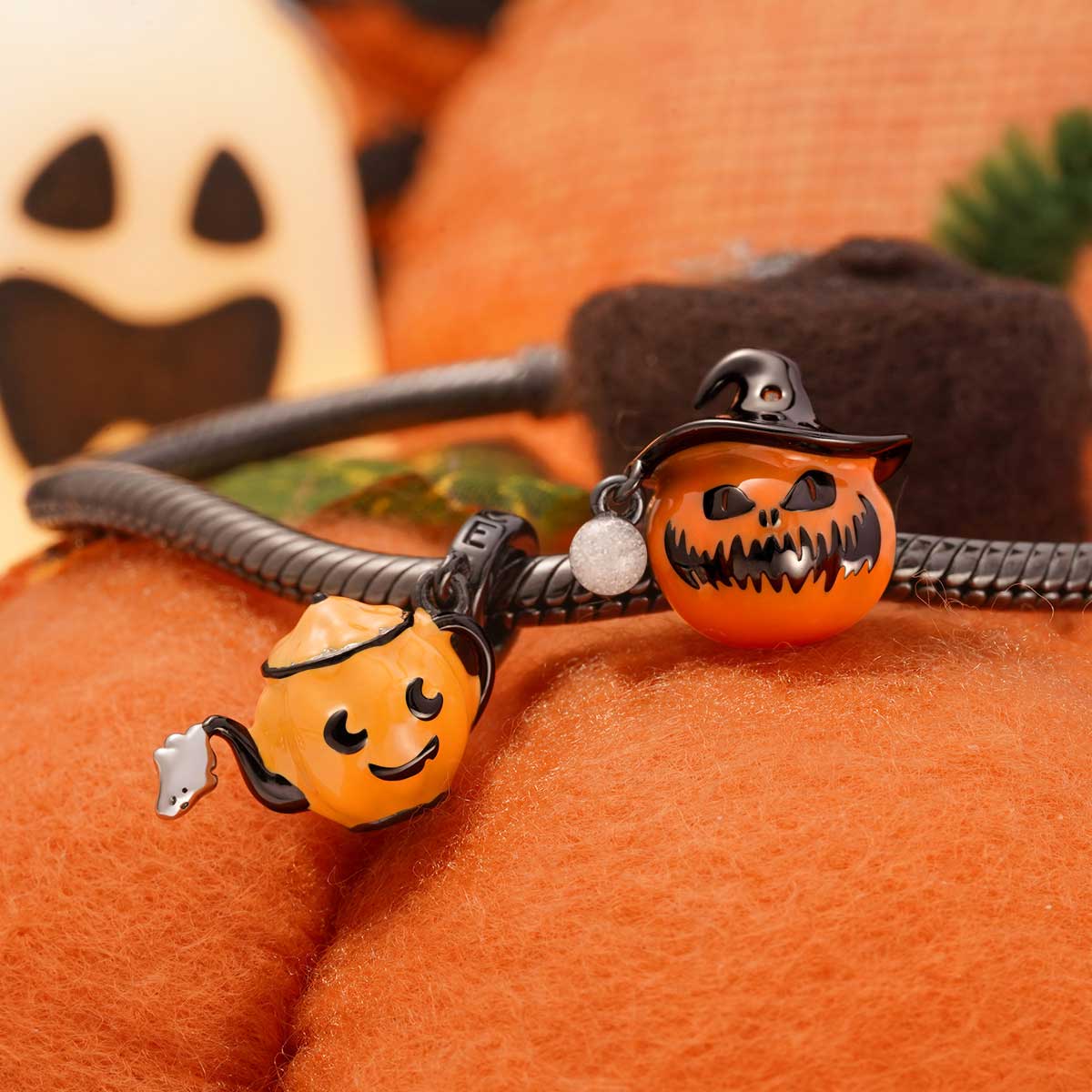 Gnoce Glow-in-the-Dark Pumpkin Wearing a Wizard Hat Charm_4