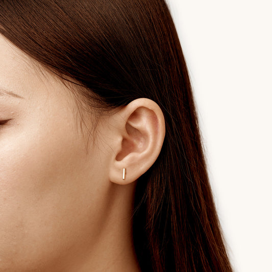 Gnoce Mini Bar Stud Earrings_5