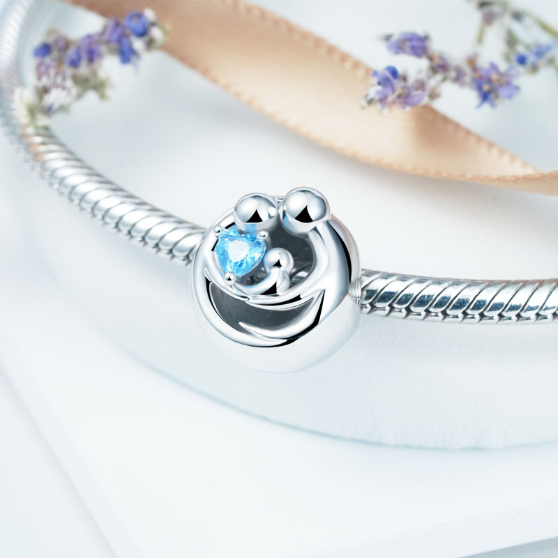 Gnoce Family Theme Embraces Love Charm_2