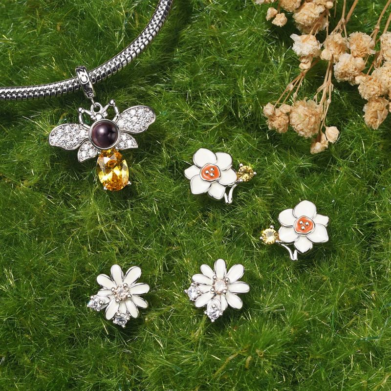Gnoce Birthday Flower Series Narcissus Stud Earrings_3