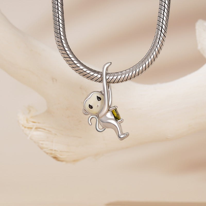 Gnoce Smart Monkey Embraces Heart Gem Charm_3