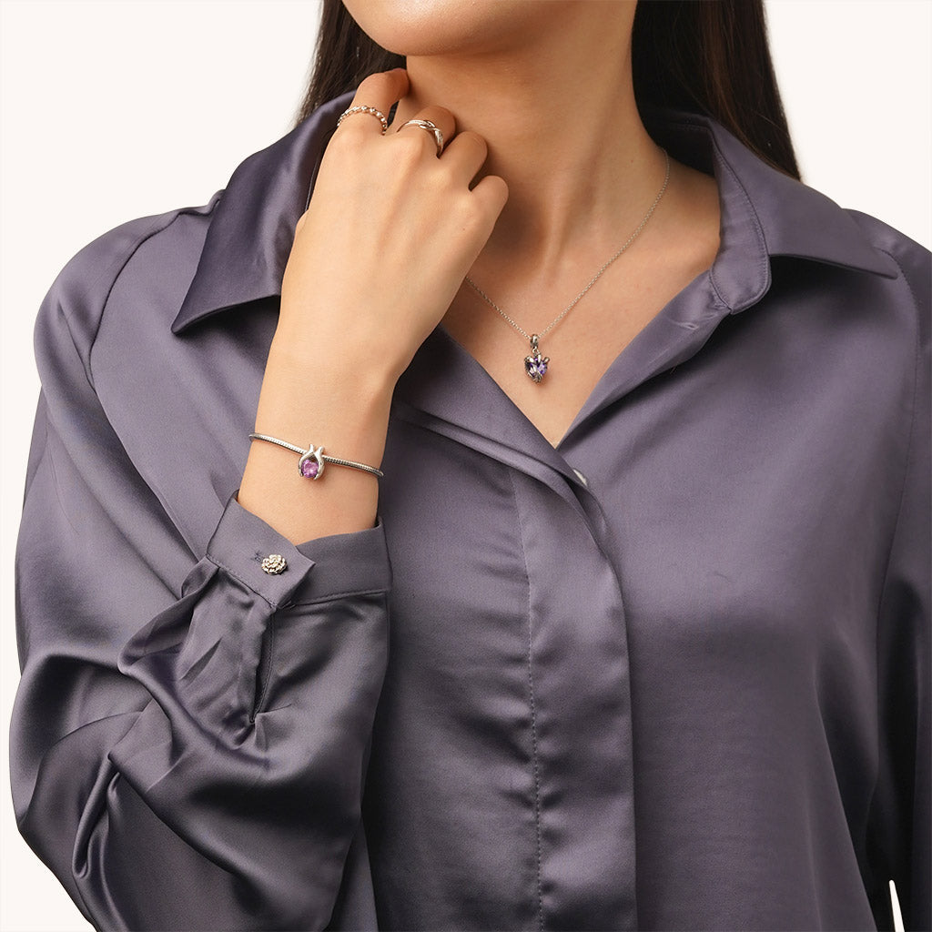 Gnoce Engravable Hand Holding Love Heart Charm_5