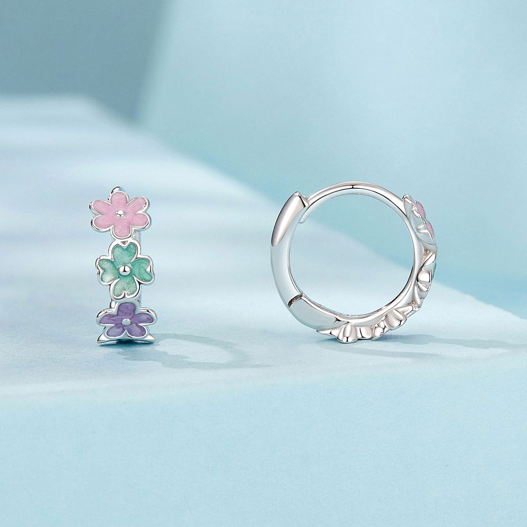 Gnoce Small Flower Huggie Earrings_2