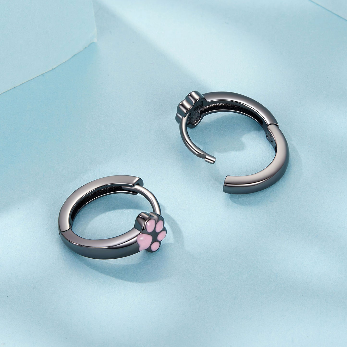 Gnoce Cat Claw Huggie Hoop Earrings_2