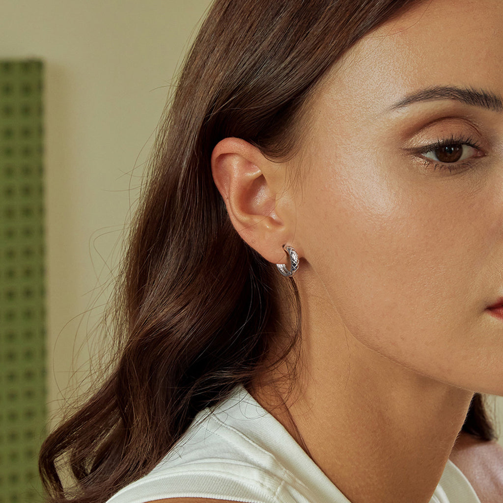 Gnoce Argyle Pattern Huggie Earrings_3