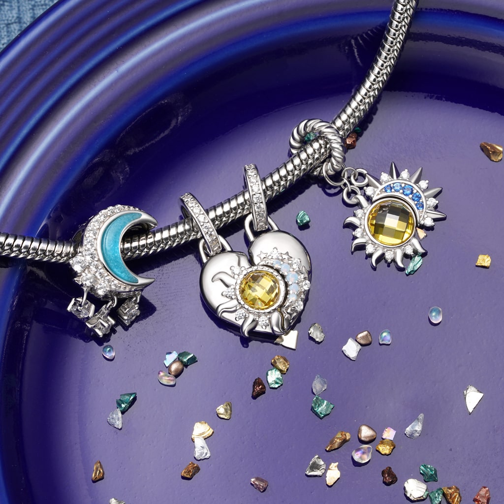 Gnoce Blue Glow-in-the-Dark Moon Charm_3
