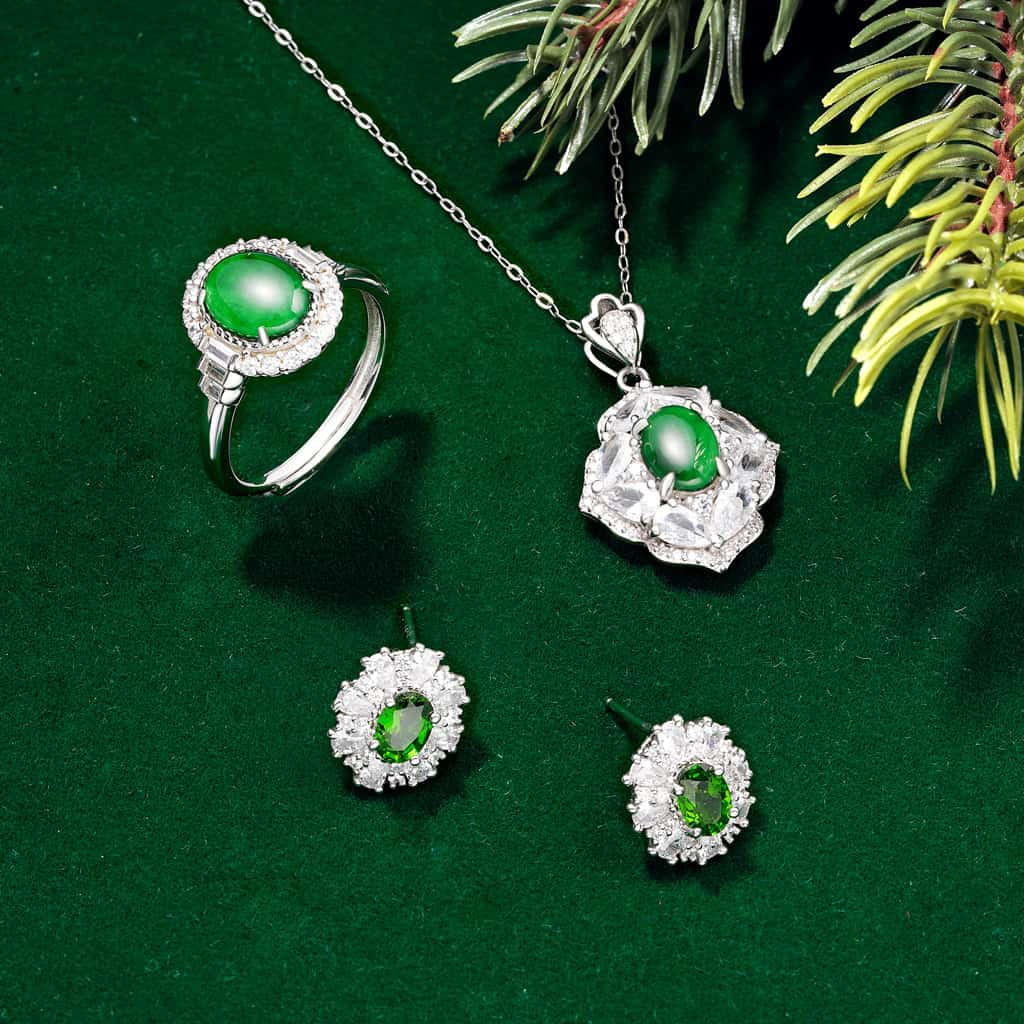 Gnoce Natural Vivid Green Jadeite Stud Earrings_2