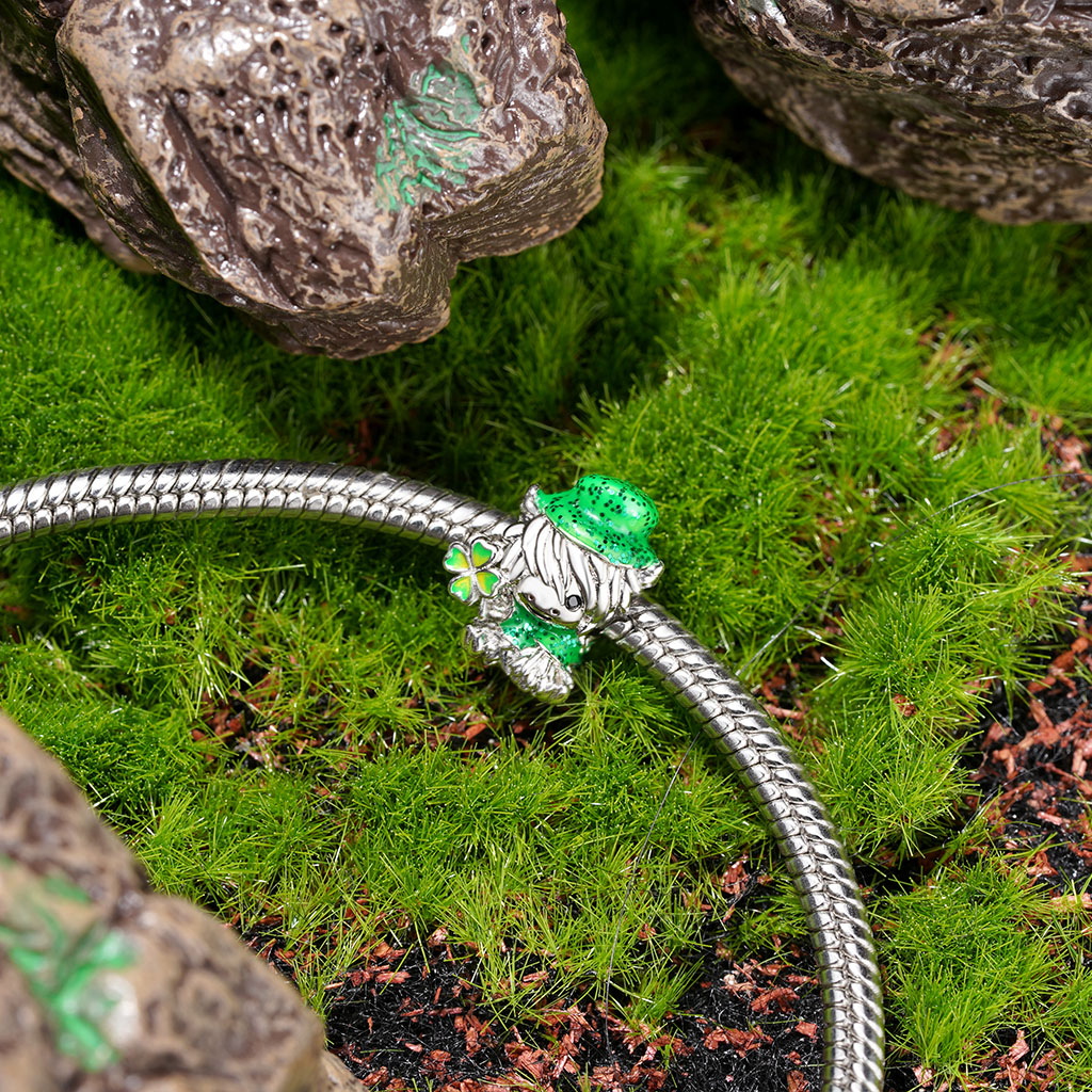 Gnoce St. Patrick's Day Highland Cow Glow-in-the-Dark Clover Charm_4
