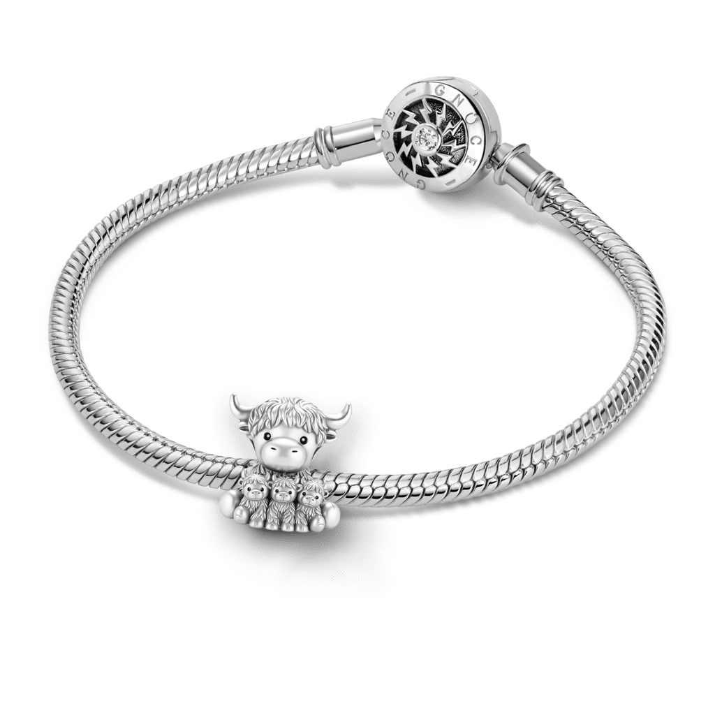 Gnoce Highland Cow Embraces Three Babies Charm_3