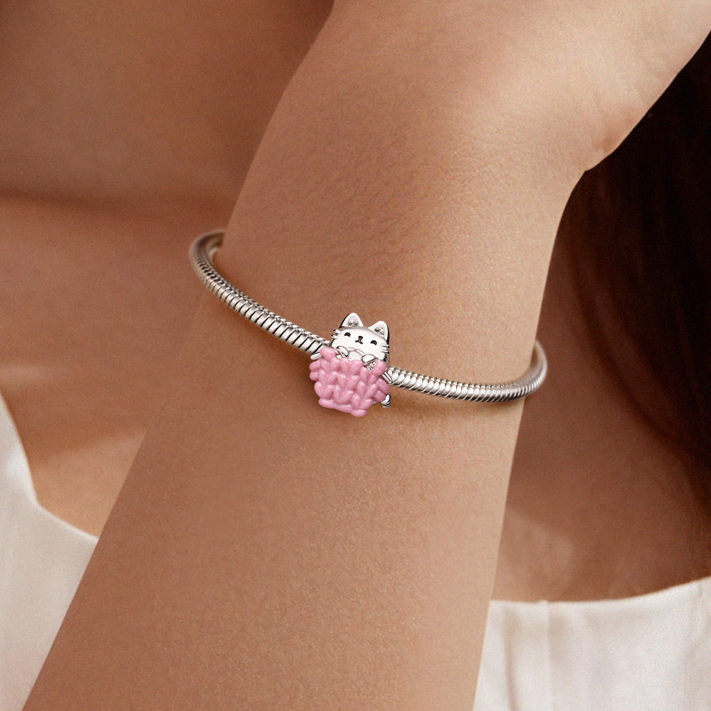 Gnoce Cat Knitting a Sweater Charm_2