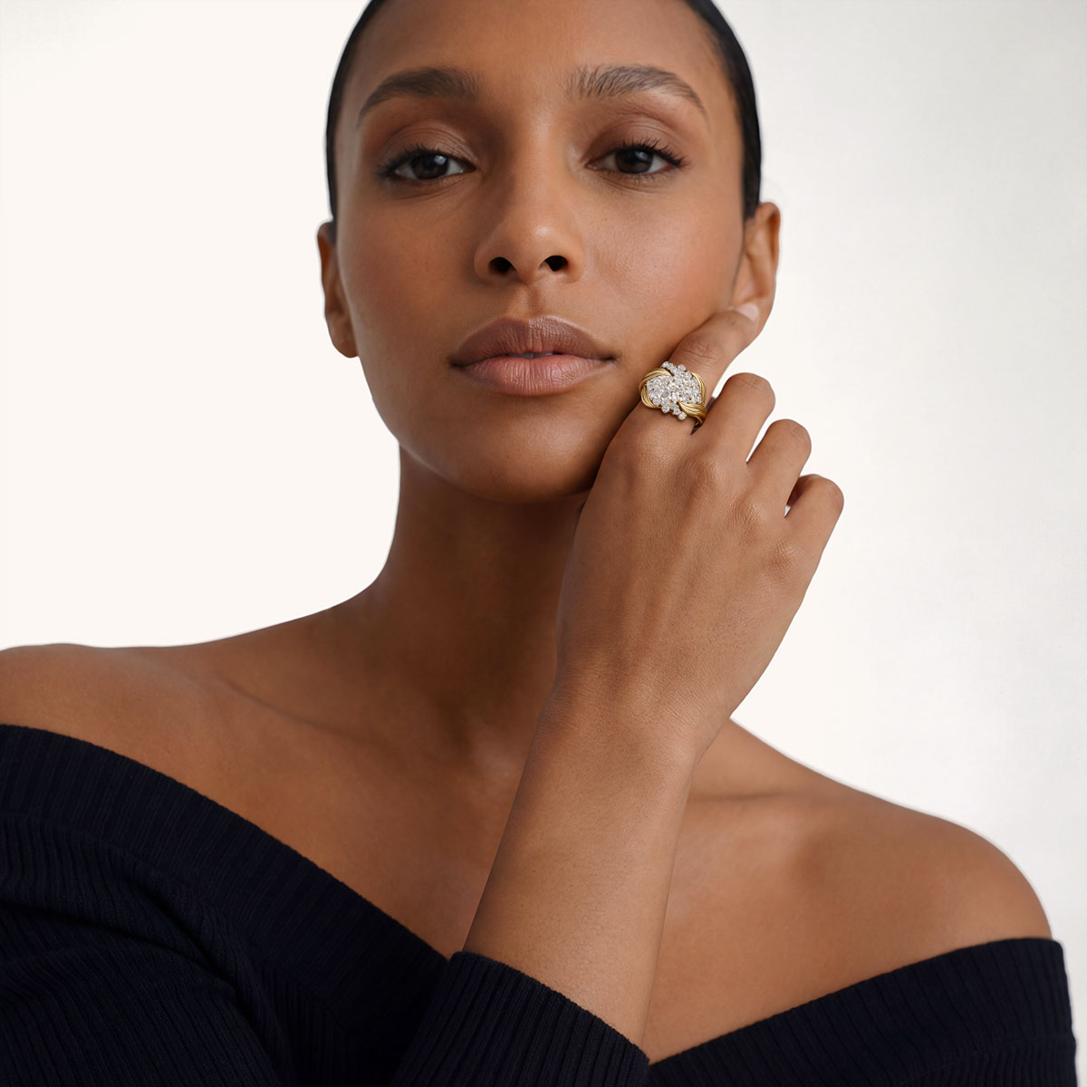 Gnoce Brilliant Round-Cut Engagement Ring_3